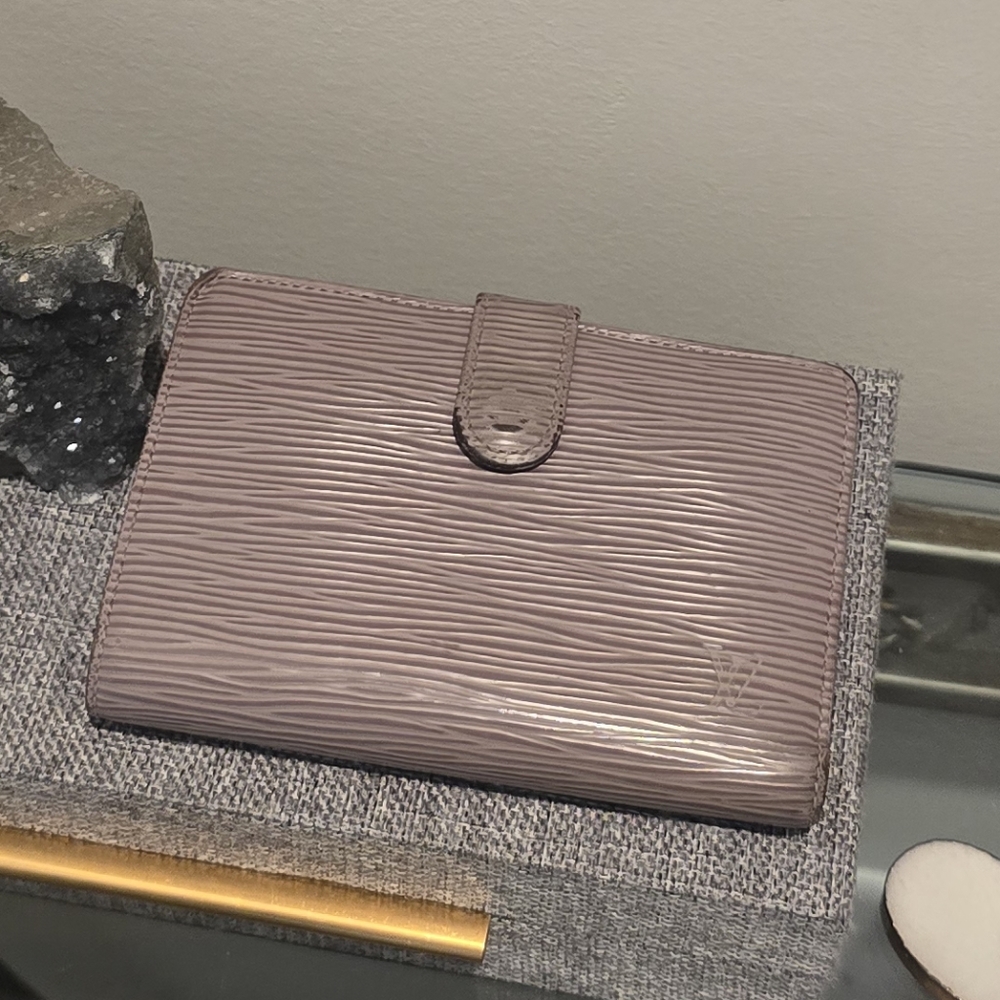 Louis Vuitton Compact Epi Leather Kiss Lock Wallet